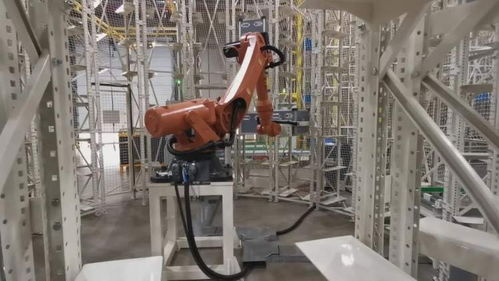 用機器人生產機器人 嘉定這座2萬平方米的工廠里只需5名工人